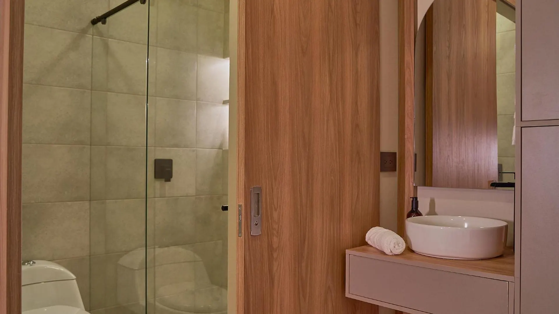 One Apartments Lleras Medellin 0*,